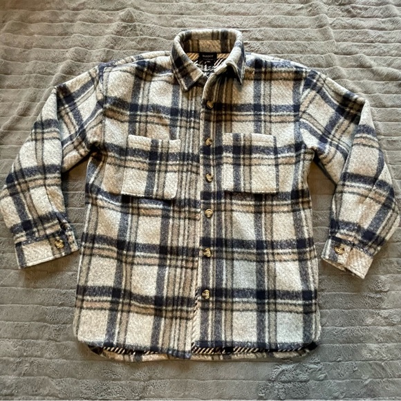 Shacket - Picture 2 of 7